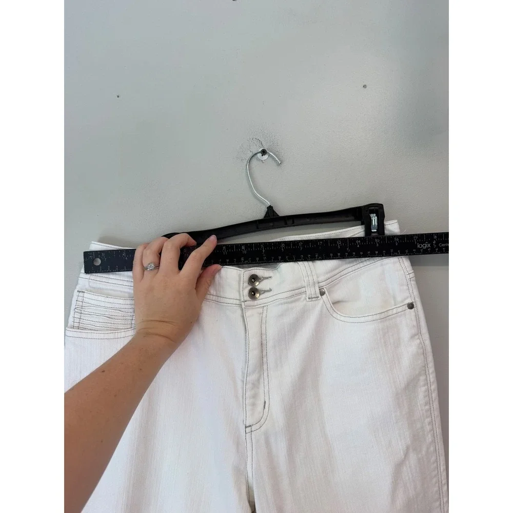 Chicos Platinum White Denim Crop Jeans Size 2.5 Mid Rise Contrast Stitching